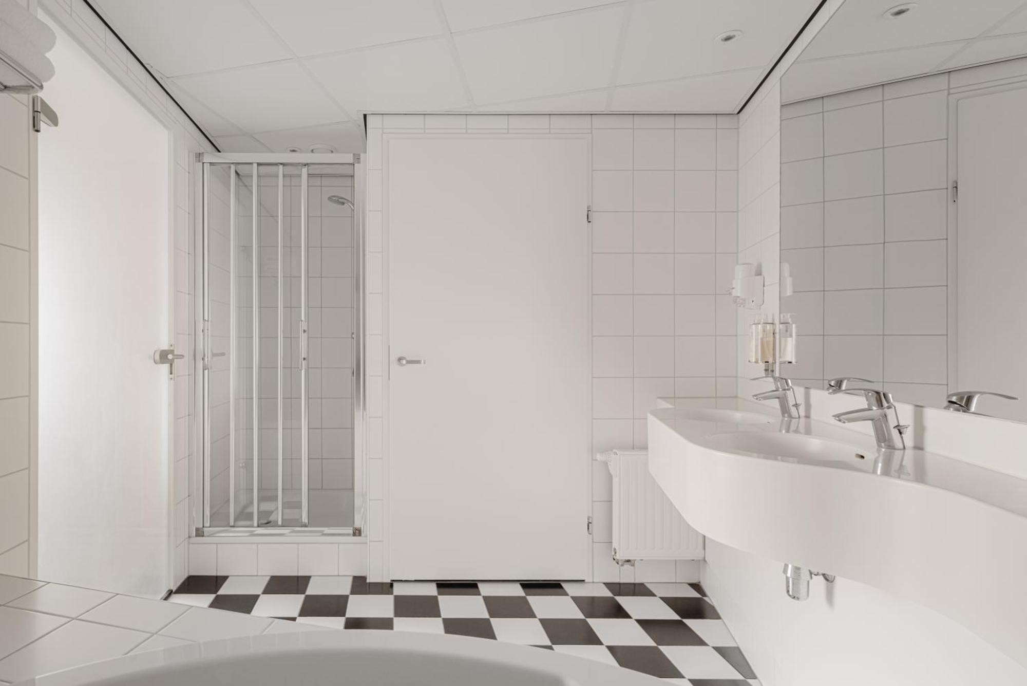 Leonardo Hotel Hengelo City Center เฮงเงโล ภายนอก รูปภาพ