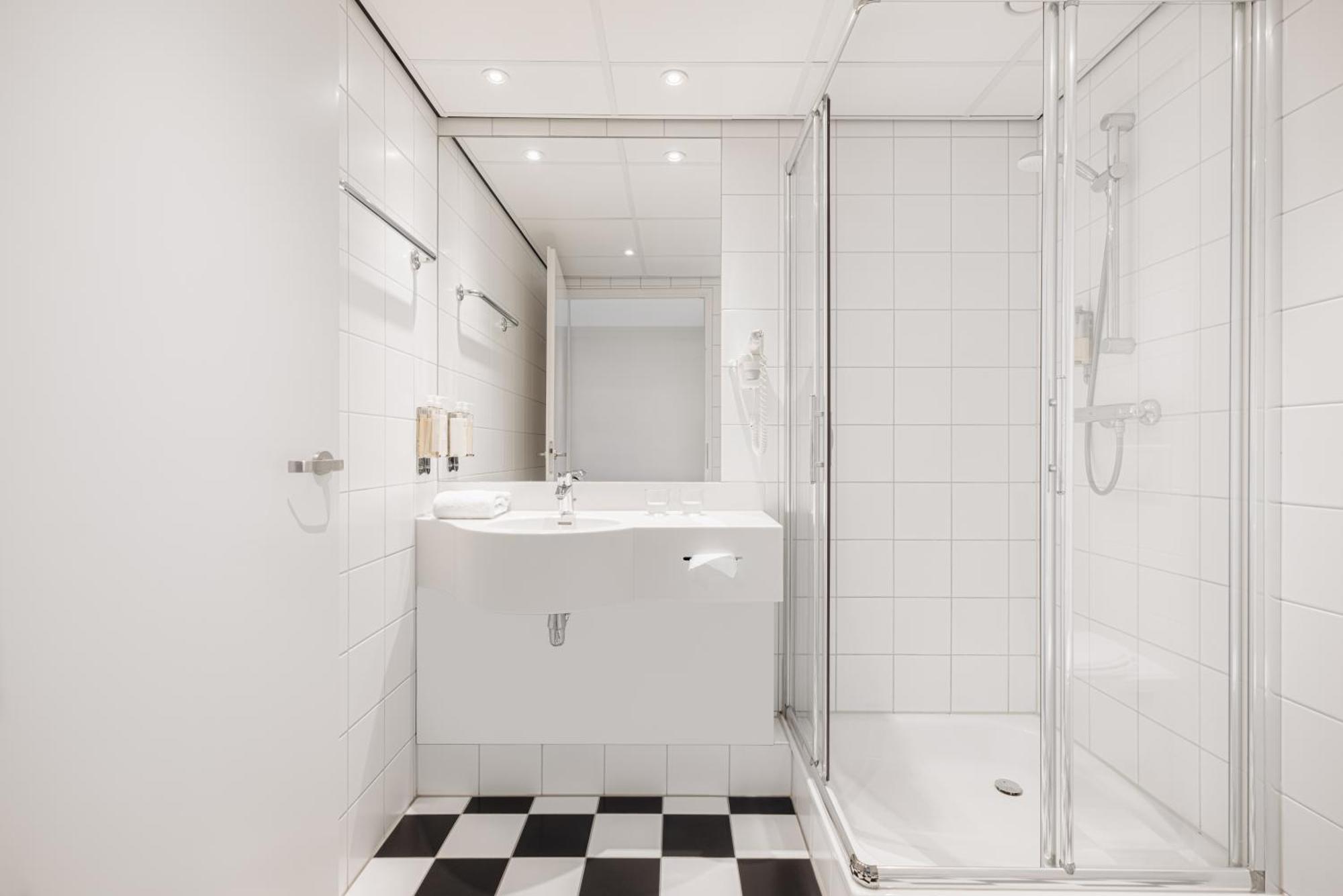 Leonardo Hotel Hengelo City Center เฮงเงโล ภายนอก รูปภาพ