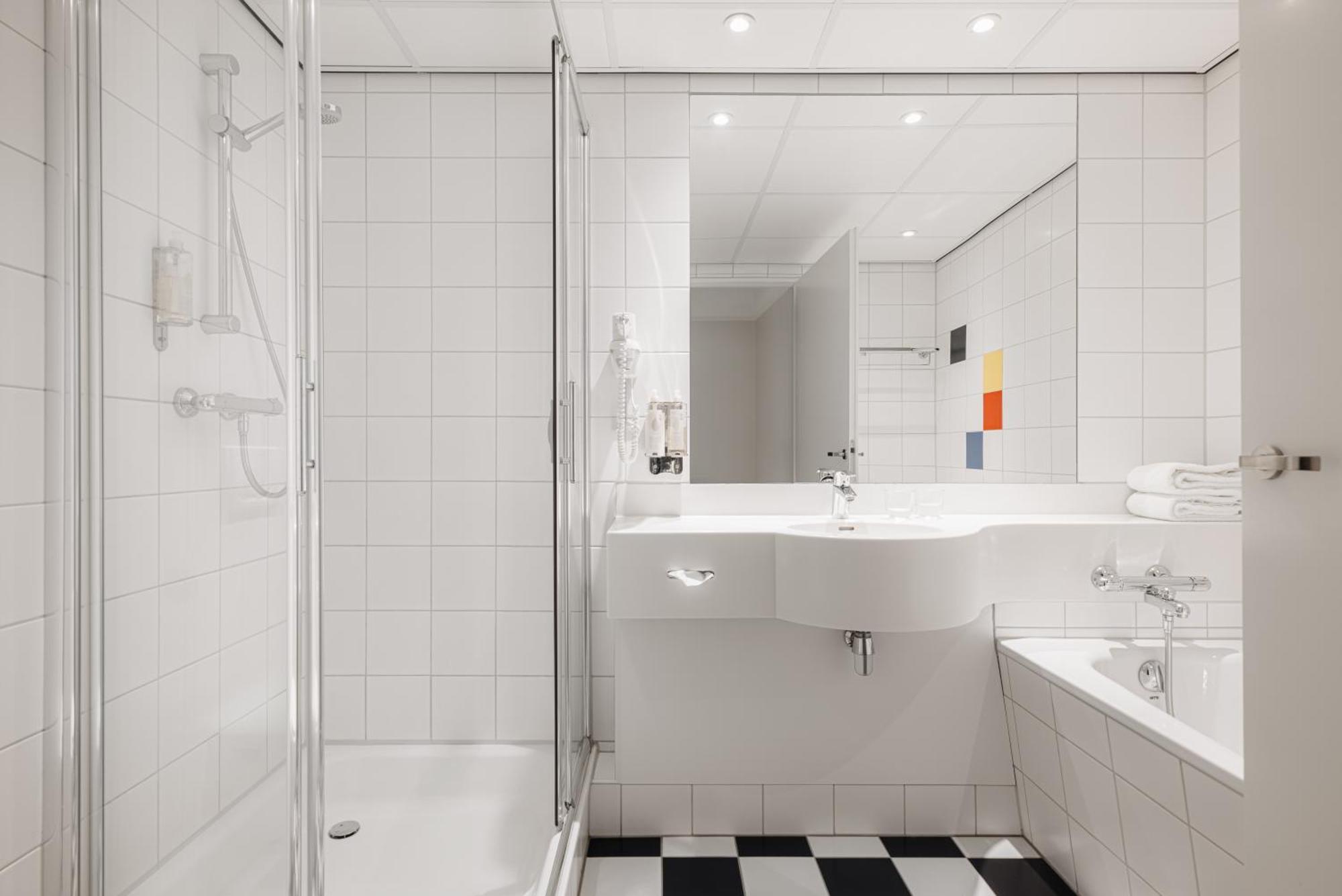 Leonardo Hotel Hengelo City Center เฮงเงโล ภายนอก รูปภาพ